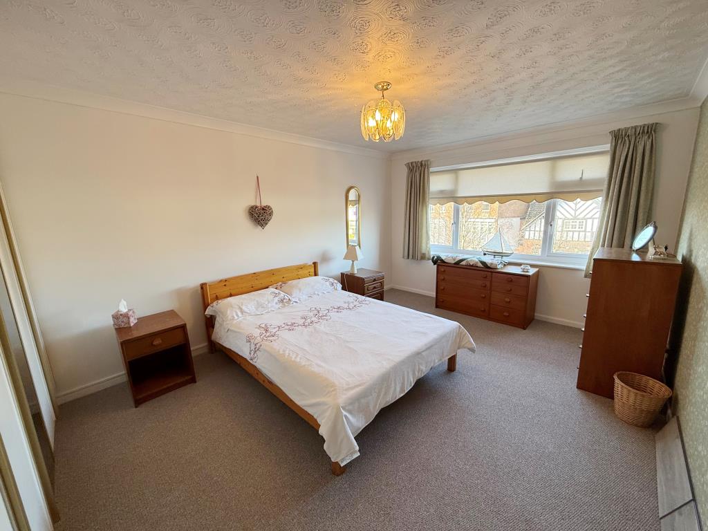 Lot: 1 - TWO-BEDROOM TOP FLOOR APARTMENT IN COASTAL LOCATION - Carpeted main bedroom with window